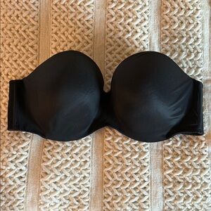 Victoria’s Secret Body by Victoria Black Lined Strapless Bra 38D